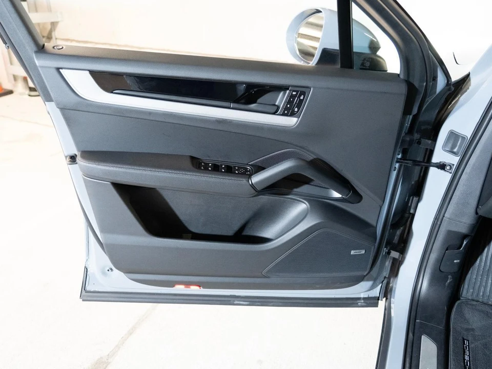 2026 Porsche Cayenne - Image 16 of 28