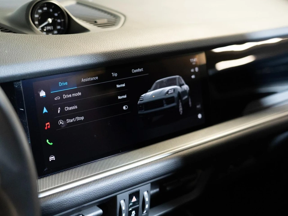 2026 Porsche Cayenne - Image 21 of 28