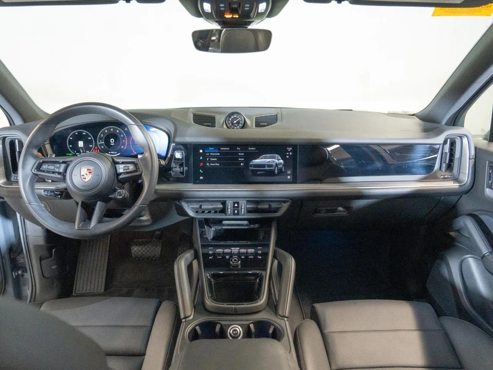 2026 Porsche Cayenne - Image 26 of 28