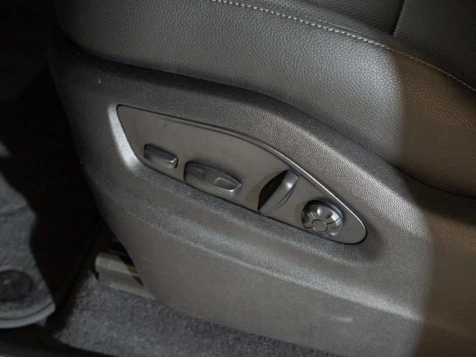 2026 Porsche 9Y0/9Y3 Cayenne - Image 14 of 31