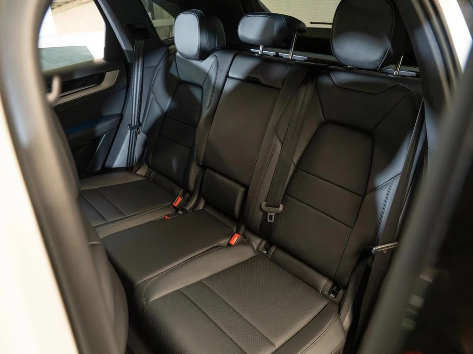 2026 Porsche 9Y0/9Y3 Cayenne - Image 30 of 31