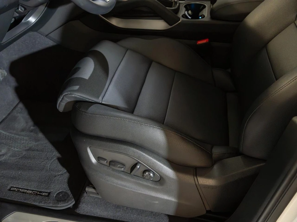 2026 Porsche 9Y0/9Y3 Cayenne - Image 15 of 31