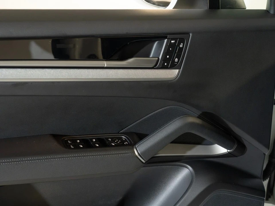 2026 Porsche 9Y0/9Y3 Cayenne - Image 18 of 31