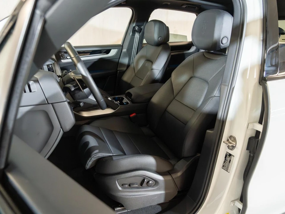 2026 Porsche 9Y0/9Y3 Cayenne - Image 5 of 31