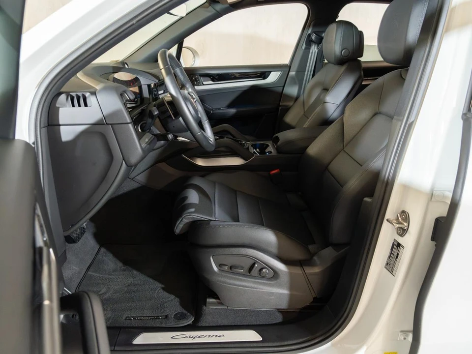 2026 Porsche 9Y0/9Y3 Cayenne - Image 16 of 31