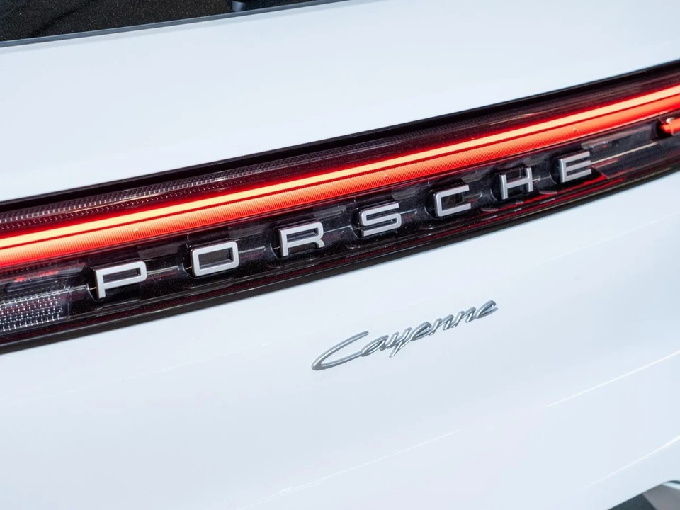 2026 Porsche 9Y0/9Y3 Cayenne - Image 12 of 31