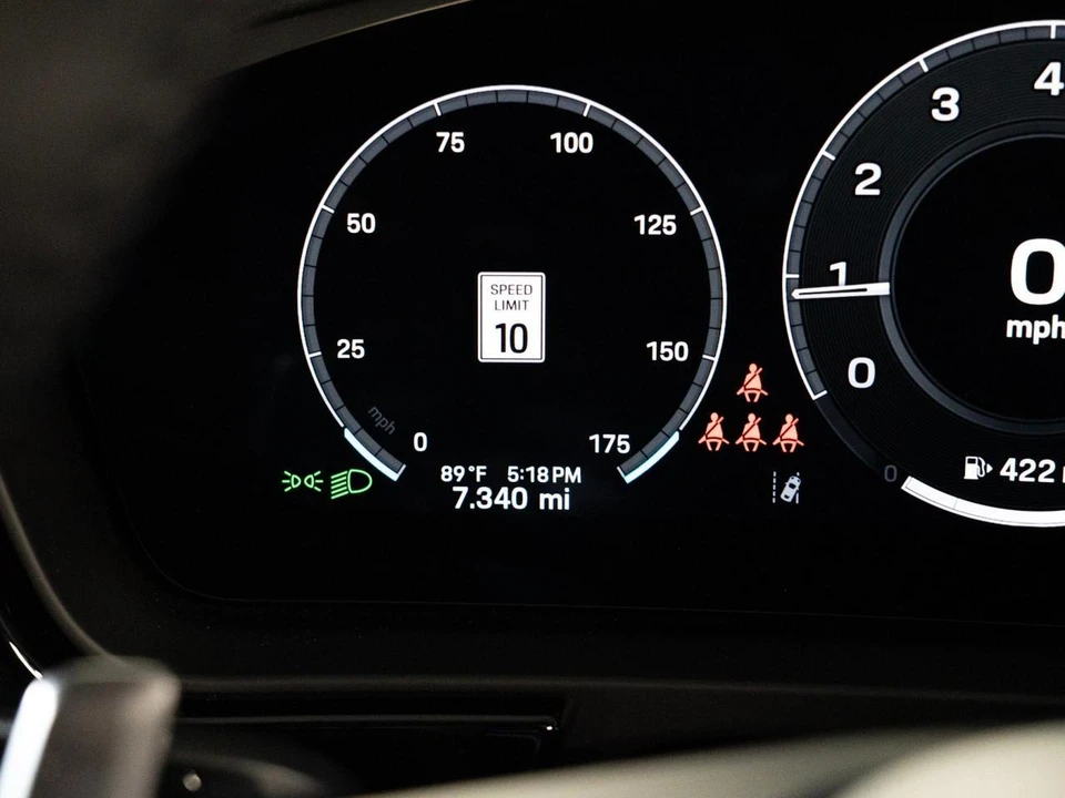 2026 Porsche 9Y0/9Y3 Cayenne - Image 27 of 31