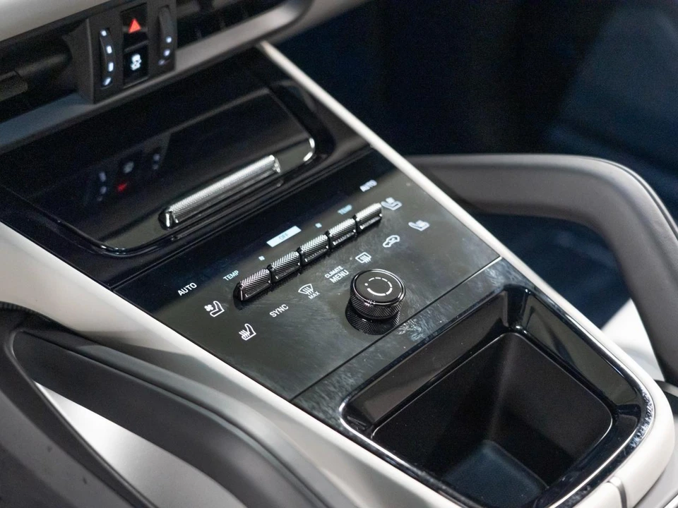 2026 Porsche 9Y0/9Y3 Cayenne - Image 22 of 30