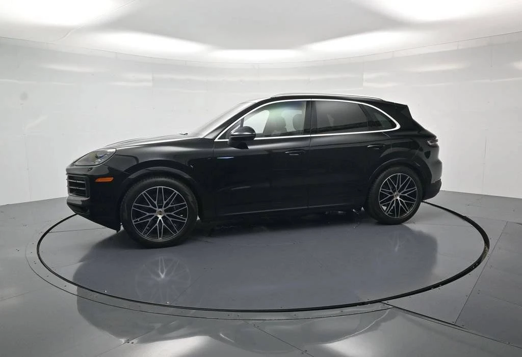 2026 Porsche 9Y0/9Y3 Cayenne - Image 2 of 4