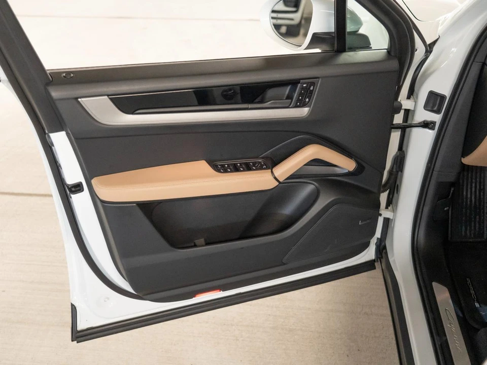 2026 Porsche 9Y0/9Y3 Cayenne - Image 17 of 29