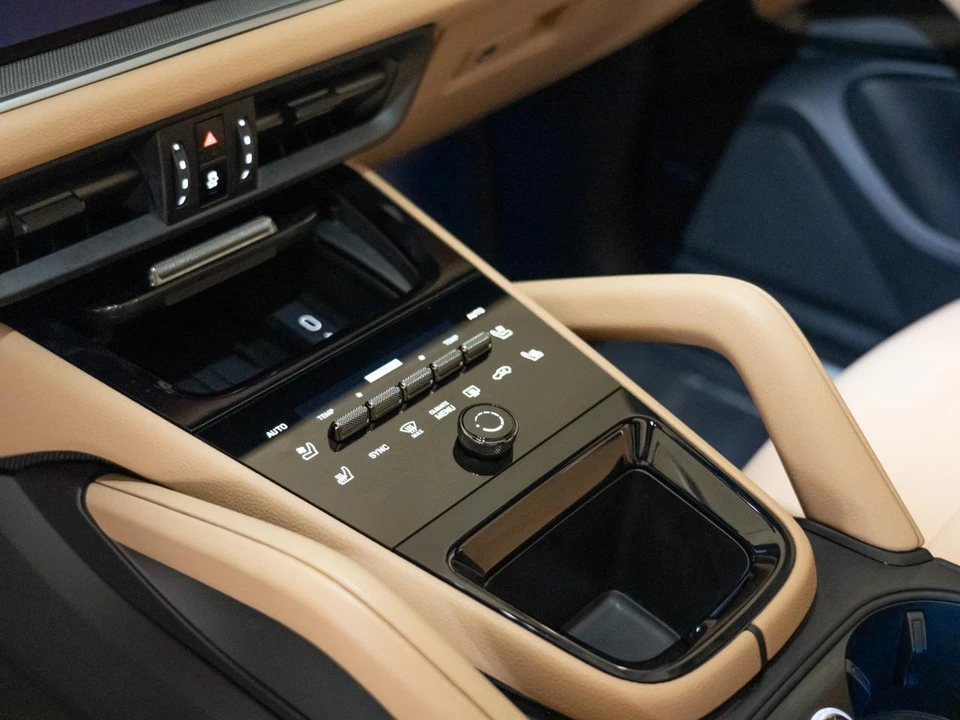 2026 Porsche 9Y0/9Y3 Cayenne - Image 22 of 29