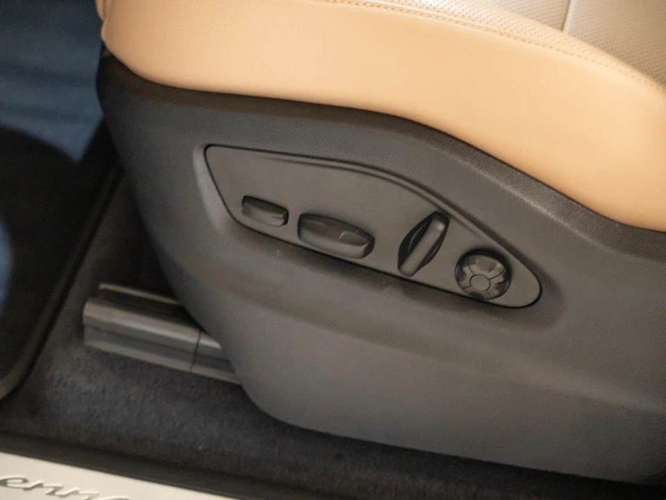 2026 Porsche 9Y0/9Y3 Cayenne - Image 14 of 29
