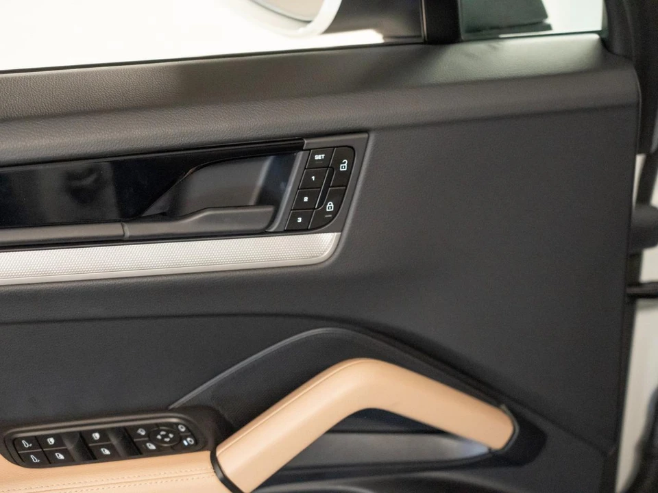 2026 Porsche 9Y0/9Y3 Cayenne - Image 18 of 29