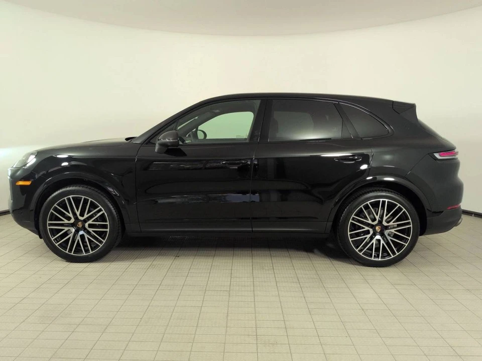 2026 Porsche 9Y0/9Y3 Cayenne - Image 2 of 4