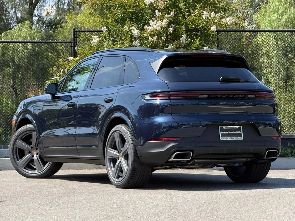 2026 Porsche 9Y0/9Y3 Cayenne - Image 3 of 5