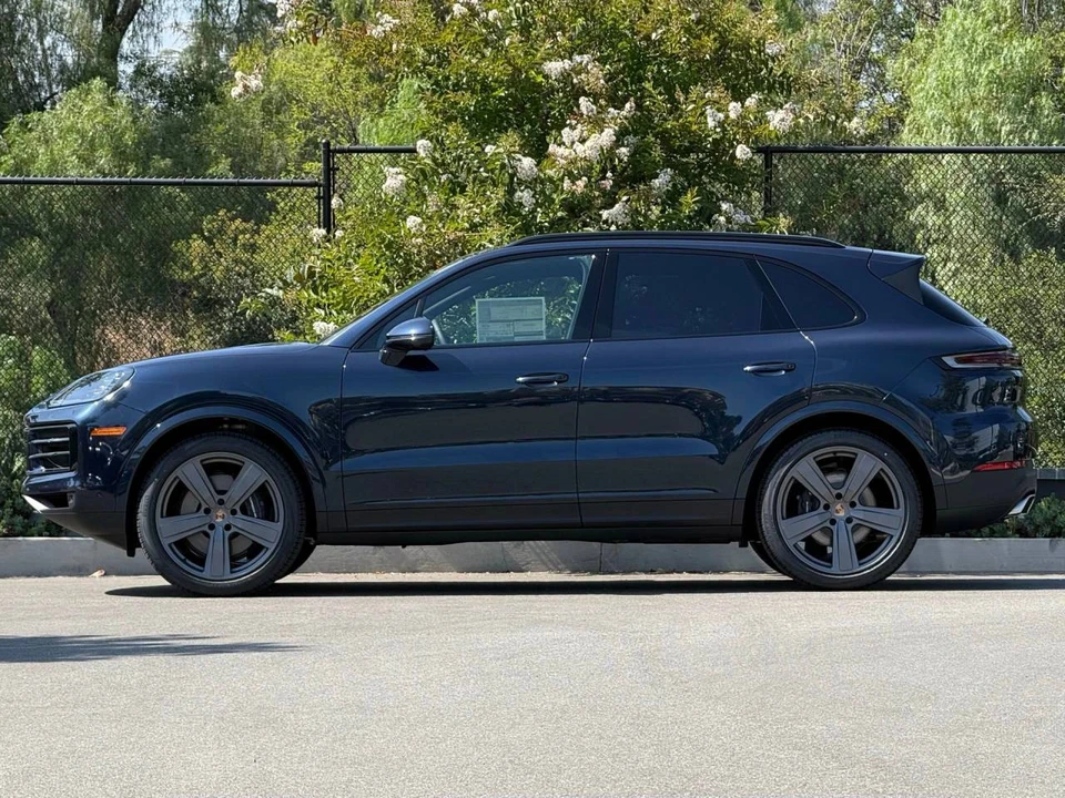 2026 Porsche 9Y0/9Y3 Cayenne - Image 2 of 5