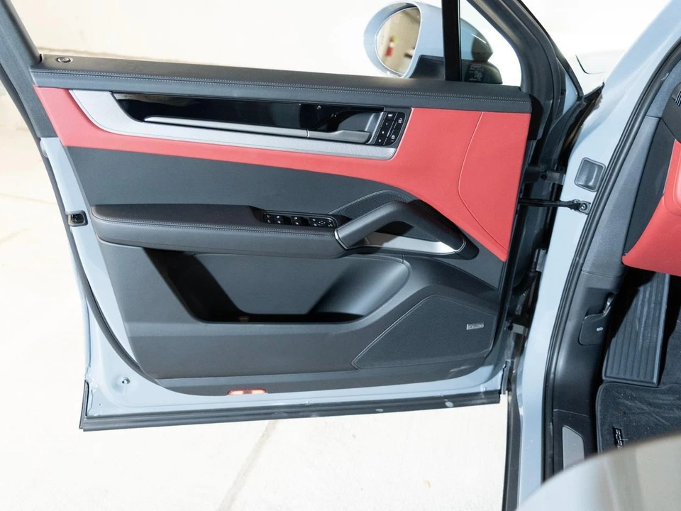 2026 Porsche 9Y0/9Y3 Cayenne - Image 16 of 28