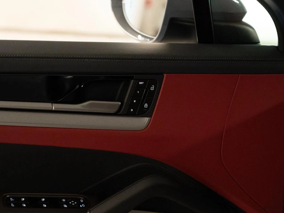 2026 Porsche 9Y0/9Y3 Cayenne - Image 17 of 28