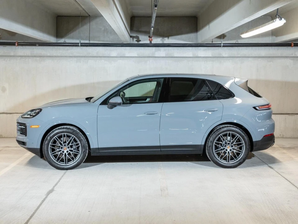 2026 Porsche 9Y0/9Y3 Cayenne - Image 2 of 28