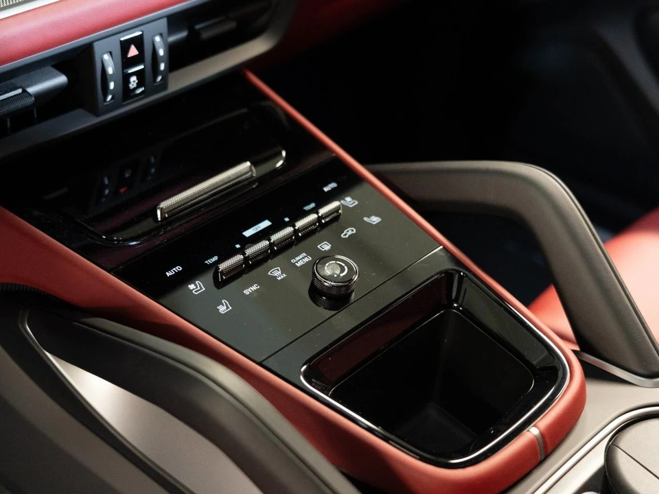 2026 Porsche 9Y0/9Y3 Cayenne - Image 22 of 28