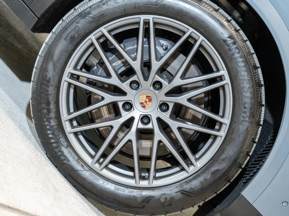 2026 Porsche 9Y0/9Y3 Cayenne - Image 11 of 28