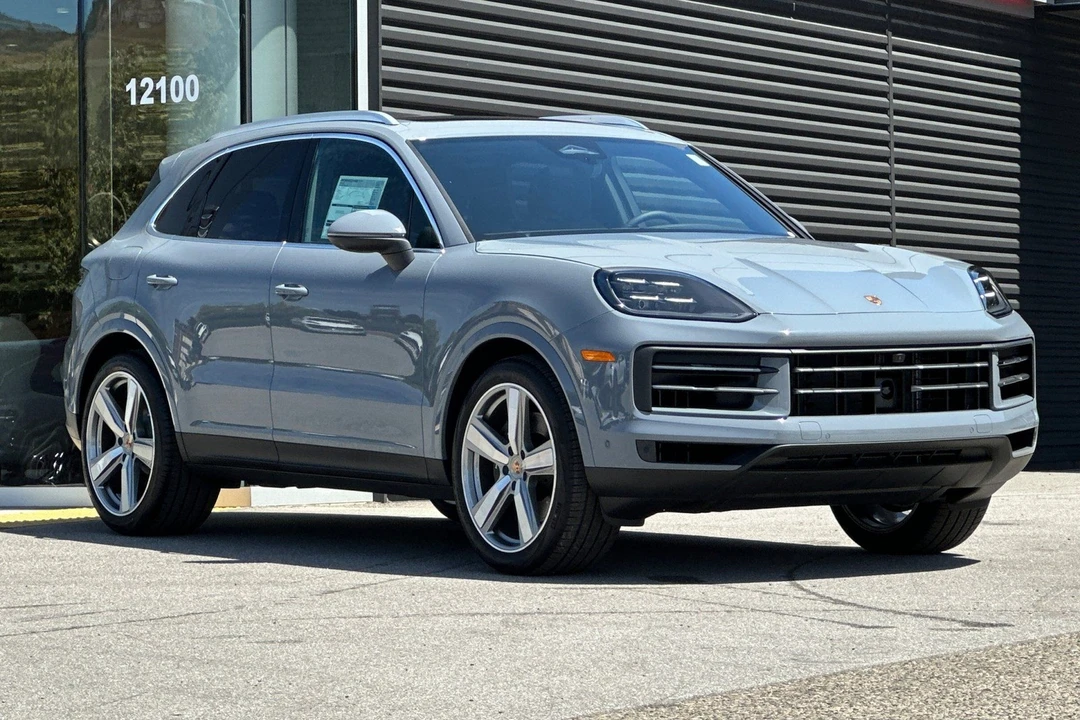 2026 Porsche 9Y0/9Y3 Cayenne - Image 10 of 31