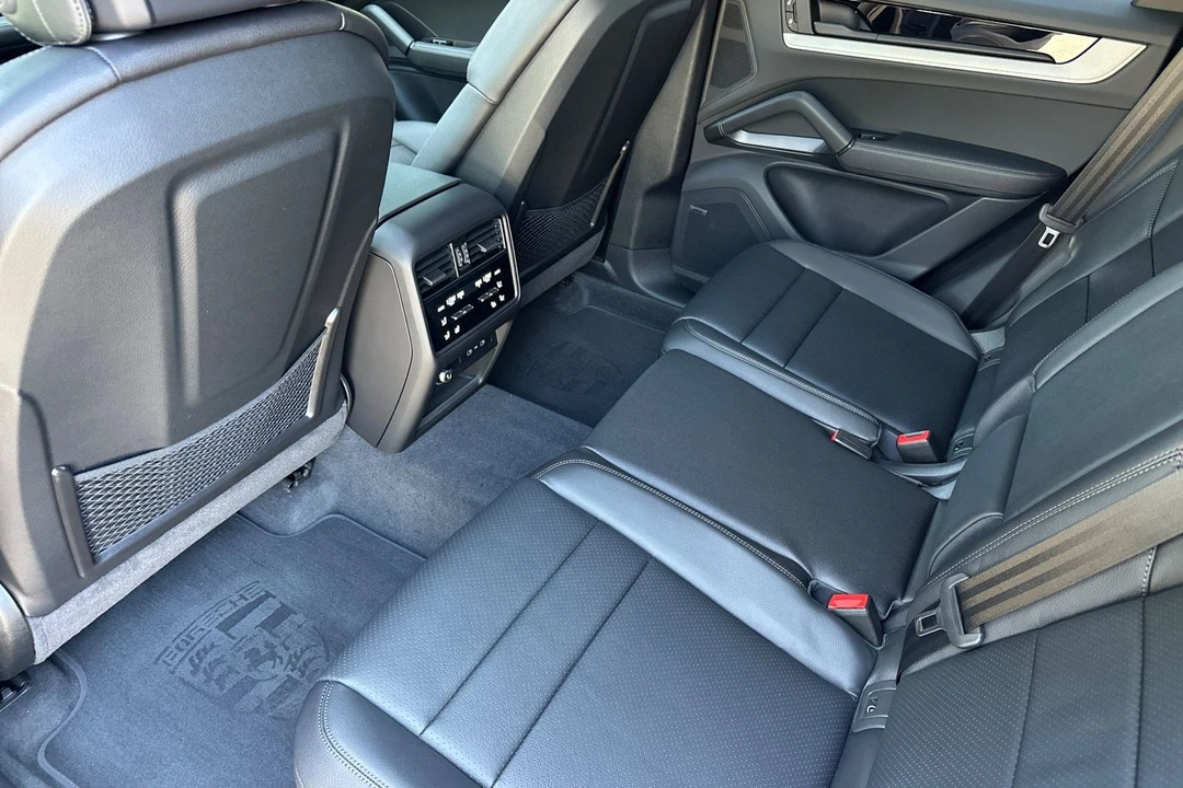 2026 Porsche Cayenne - Image 15 of 31