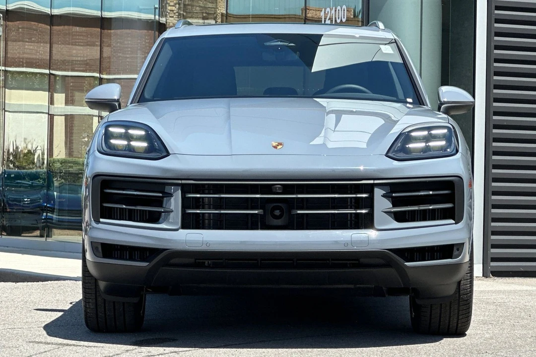 2026 Porsche Cayenne - Image 11 of 31