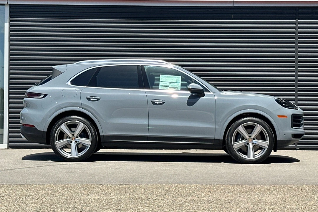 2026 Porsche 9Y0/9Y3 Cayenne - Image 9 of 31