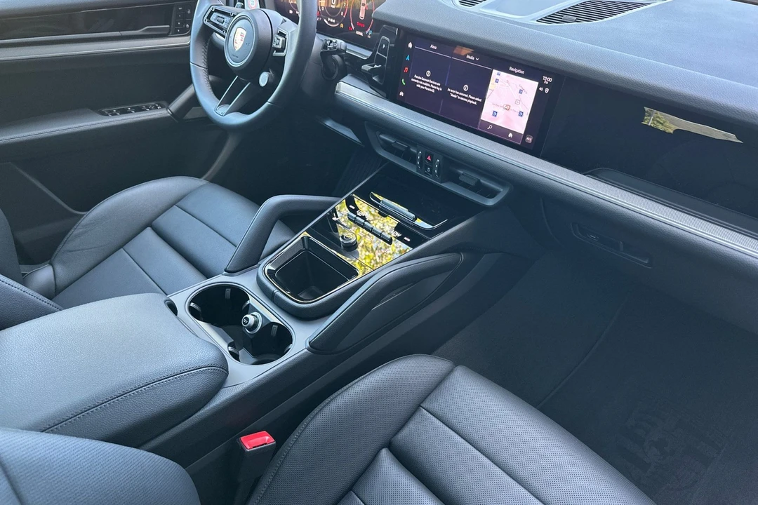 2026 Porsche 9Y0/9Y3 Cayenne - Image 18 of 31