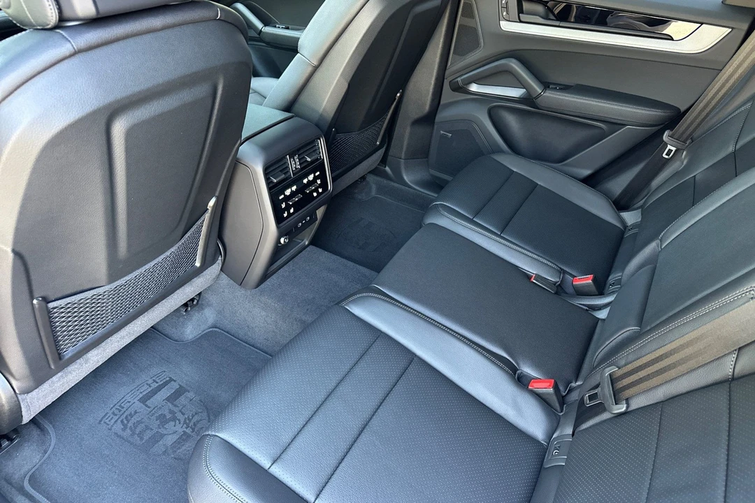 2026 Porsche 9Y0/9Y3 Cayenne - Image 15 of 31