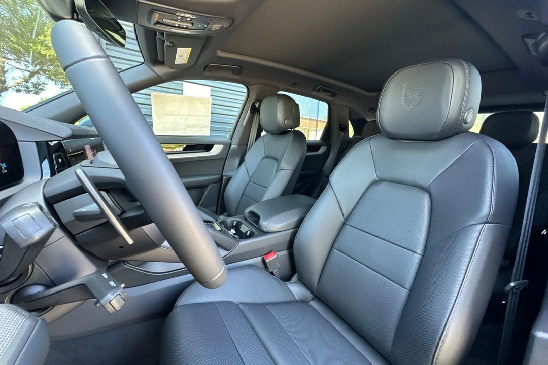 2026 Porsche Cayenne - Image 5 of 31