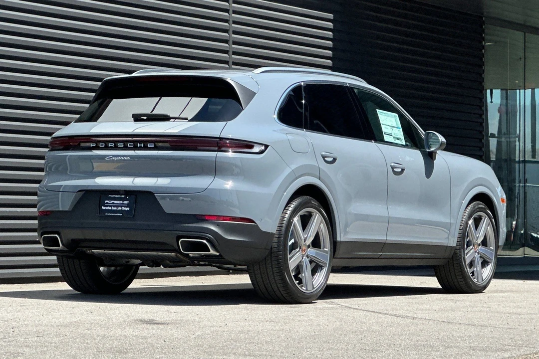 2026 Porsche 9Y0/9Y3 Cayenne - Image 8 of 31
