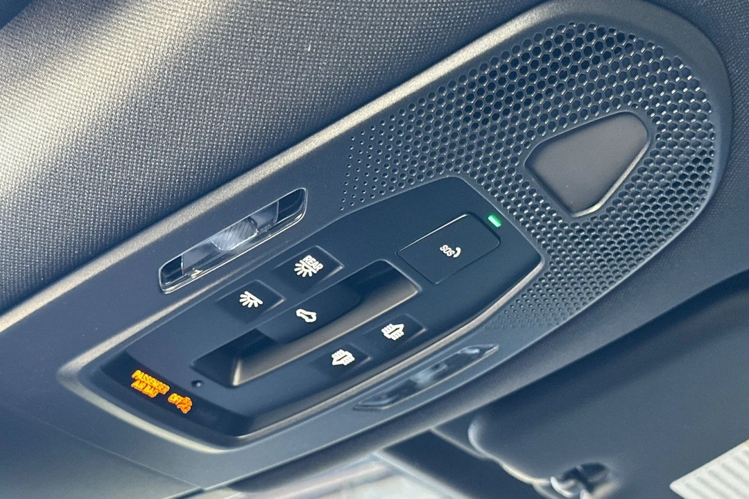 2026 Porsche Cayenne - Image 21 of 31