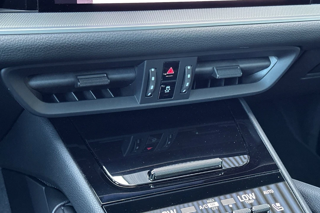 2026 Porsche Cayenne - Image 25 of 31