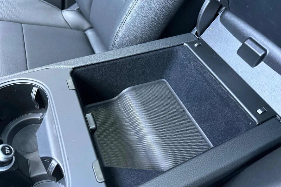 2026 Porsche Cayenne - Image 27 of 31