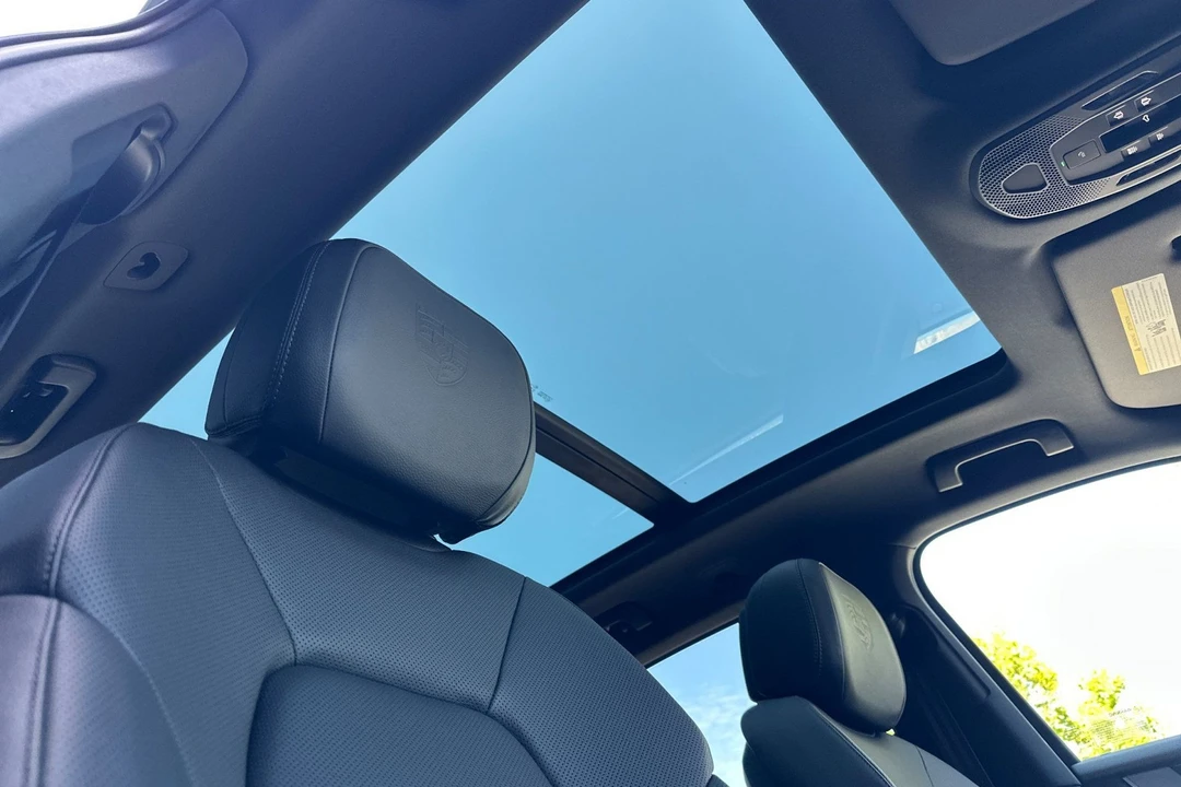 2026 Porsche 9Y0/9Y3 Cayenne - Image 19 of 31