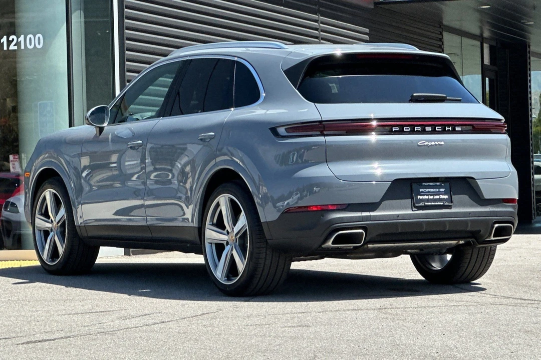 2026 Porsche 9Y0/9Y3 Cayenne - Image 3 of 31
