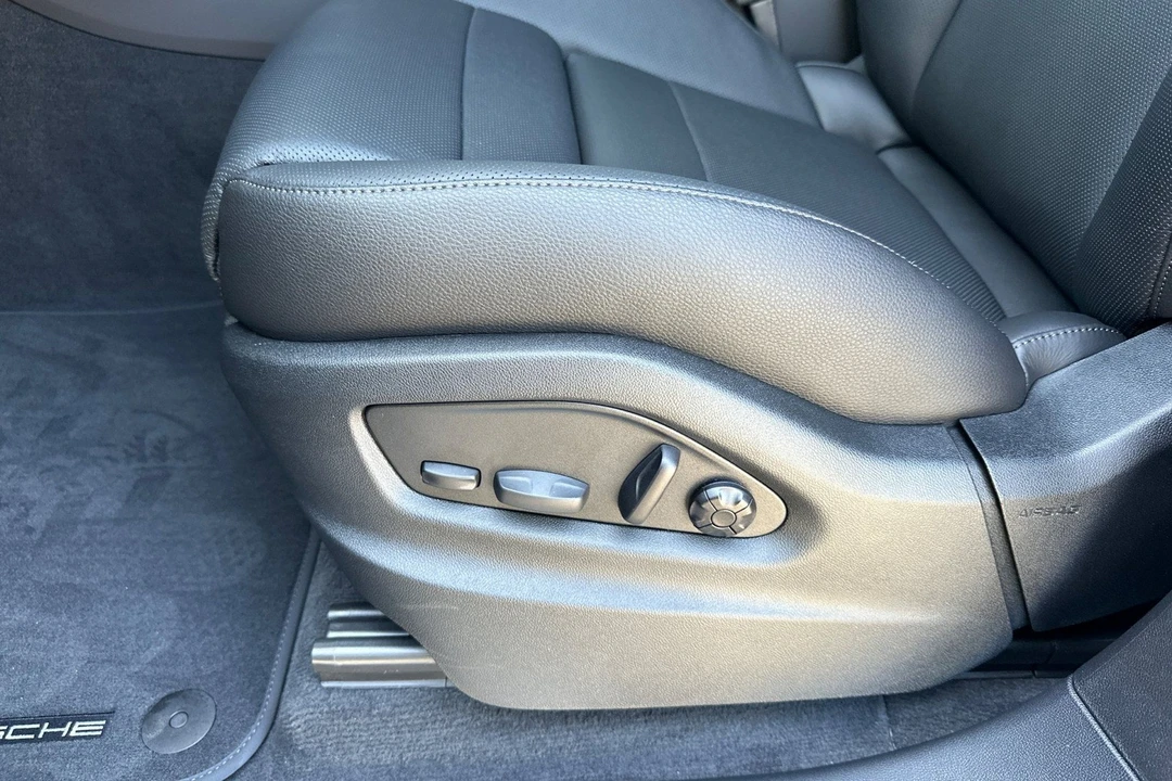 2026 Porsche 9Y0/9Y3 Cayenne - Image 14 of 31