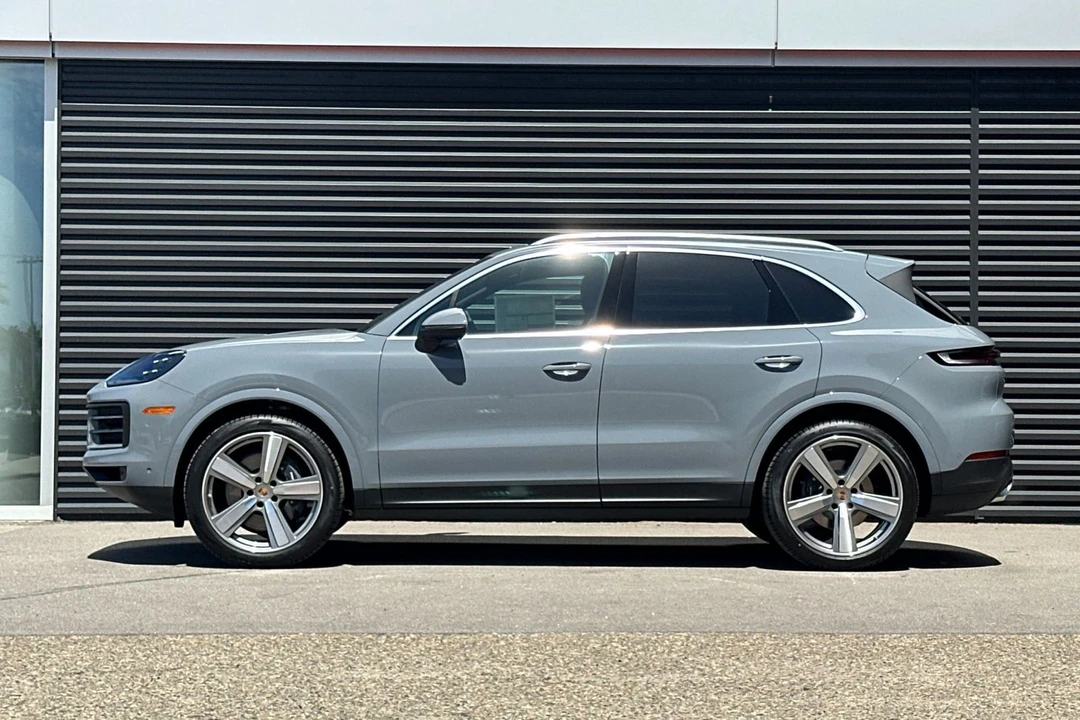 2026 Porsche Cayenne - Image 2 of 31