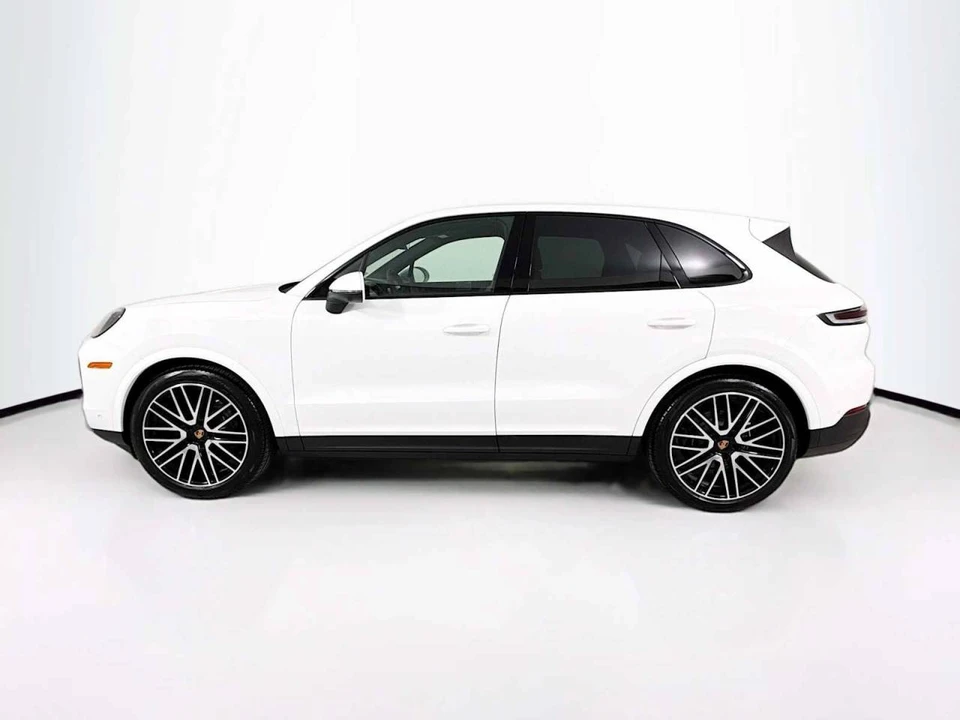 2026 Porsche 9Y0/9Y3 Cayenne - Image 2 of 5