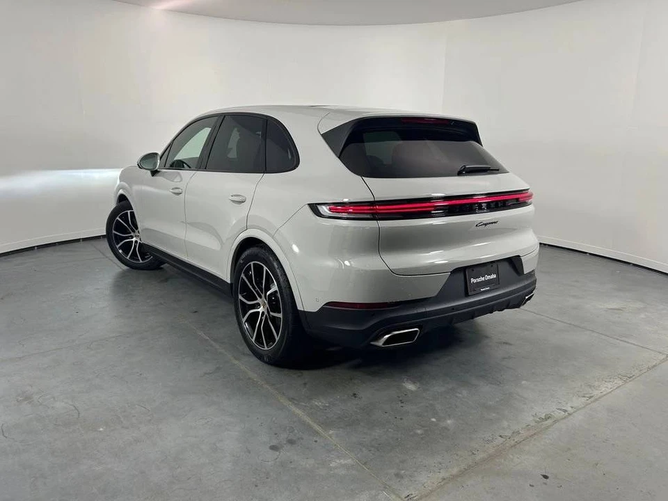 2026 Porsche 9Y0/9Y3 Cayenne - Image 3 of 5