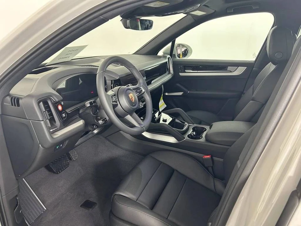 2026 Porsche 9Y0/9Y3 Cayenne - Image 4 of 5