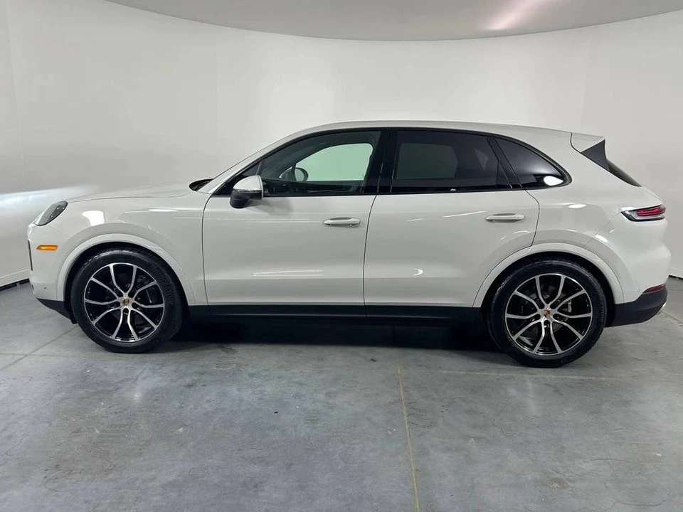 2026 Porsche 9Y0/9Y3 Cayenne - Image 2 of 5