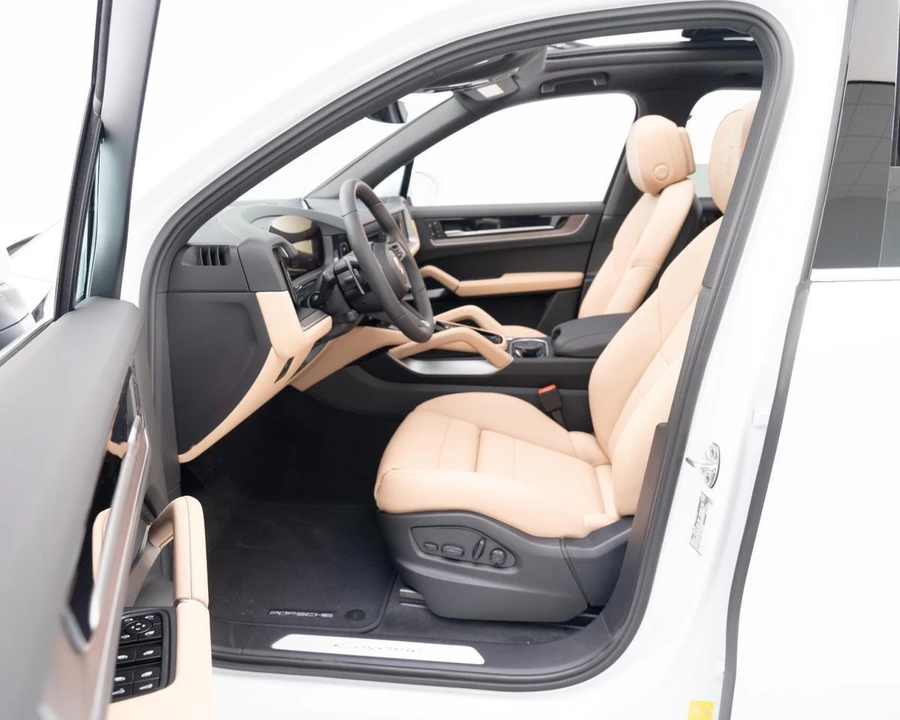 2026 Porsche Cayenne - Image 15 of 30