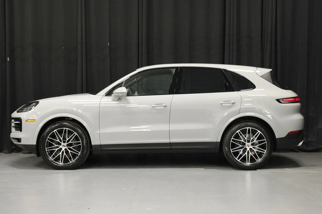 2026 Porsche 9Y0/9Y3 Cayenne - Image 2 of 2