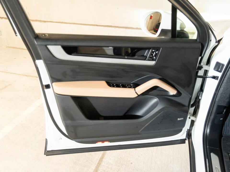 2026 Porsche 9Y0/9Y3 Cayenne - Image 17 of 28