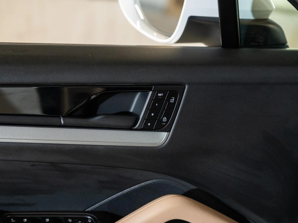 2026 Porsche 9Y0/9Y3 Cayenne - Image 18 of 28