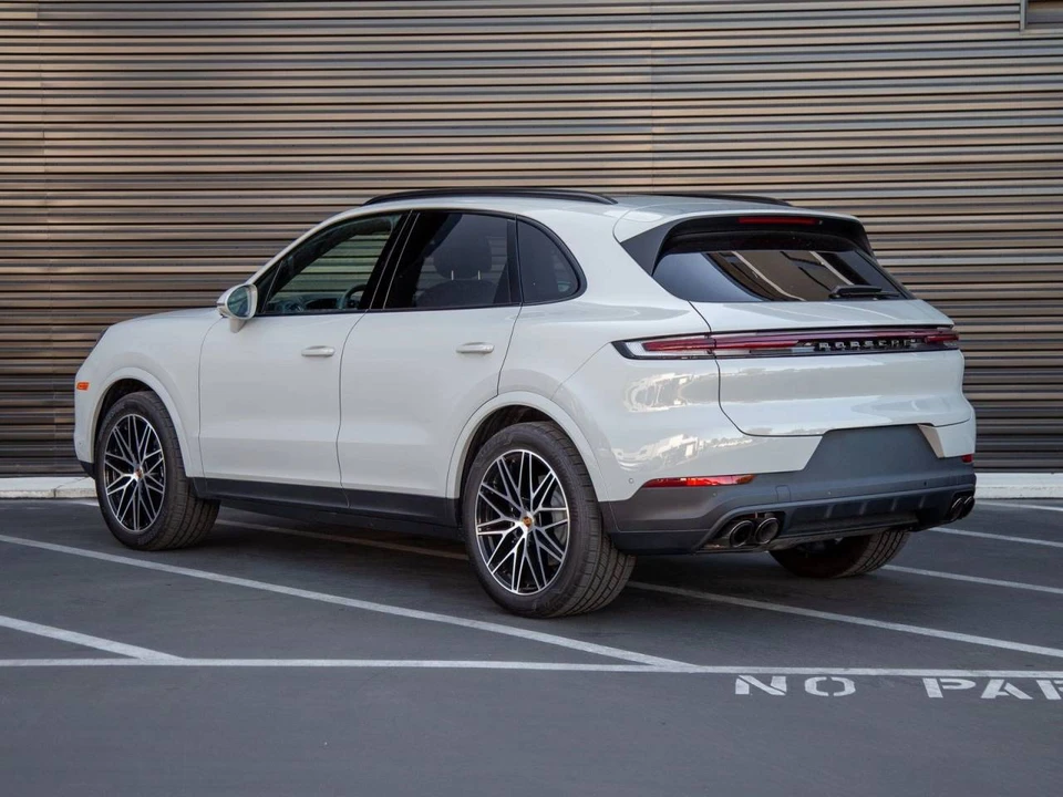 2026 Porsche 9Y0/9Y3 Cayenne - Image 3 of 5