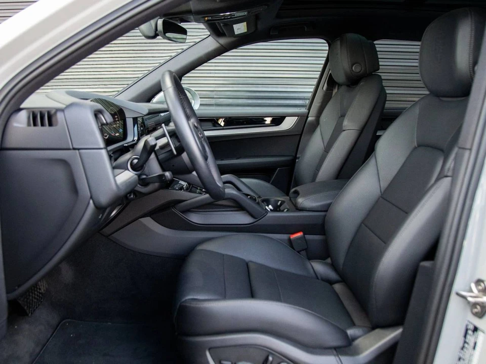 2026 Porsche 9Y0/9Y3 Cayenne - Image 5 of 5